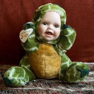 2001 Cuddle Kids Tracy T-Rex.